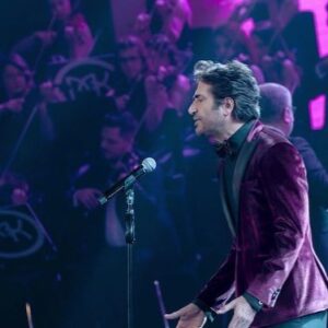 Mahsun Kırmızıgül Instagram - 16 YIL SONRA YENİ  ALBÜM…
İLK KONSER…
İLK HEYECAN…
VE NOTALARDAN DÖKÜLEN İLK ŞARKILAR…
YILBAŞI GECESİ, HASRET SONA ERECEK…. 
İŞTE SAHNEDEN İLK FOTOĞRAFLAR…
AZ KALDI...
SİZLERİ ÇOK ÖZLEDİM…

NEW ALBUM AFTER A BREAK OF SIXTEEN YEARS
FIRST CONCERT...
FIRST EXCITEMENT...
AND THE FIRST NOTES FROM THE SONGS...
AT THE NEWYEARS EVE THE ULTIMATE REUNION WILL HAPPEN...
AND THE FIRST PHOTOS FROM THE STAGE...
THIS IS ALL FOR YOU...
NOT LONG NOW...
I MISSED YOU A LOT...

16 SERRAN RA DIMA ALBUMO NEWE
KONSERO VERÊN…
HEYCANO VERÊN…
Û KILAMÊ VERÊN Ê KE NOTAYAN RA KEWENÊ
ŞEWA SERRNEWEYÎ, HESRETE QEDÎYENA….
HA YO SEHNEYÎ RA FOTOGRAFÊ VERÊNÎ….
PÊRO SEMEDÊ ŞIMA YÊ…
TAYÊ MEND…
MI ZAF BIRÎYA ŞIMA KERDE…

PİŞTî 16 SALAN ALBÛMA NÛ. QONSERA YEKEM
KELECANA YEKEM
Û STRANÊN KU JI NOTAYAN DIHERIKIN...
ŞEVA SERSALÊ PEVGIHAN BI DAWÎ DIBE....
WÊNEYÊN YEKEM LI SER DIKÊ TEV JI BO WE...
HINDIK MA...
MIN PIR BÊRIYA WE KIRIYE...

16 İL SONRA YENİ ALBOM…
İLK KONSERT…
İLK HƏYƏCAN…
VƏ MAHNILARDAN TÖKÜLƏN İLK NOTLAR…
YENİ İL GECƏSİ, HƏSRƏT SONA YETƏCƏK…
VƏ SƏHNƏDƏN EKSKLUZİV GÖRÜNTÜLƏR
HAMISI SİZLƏR ÜÇÜN..
AZ QALDI…
SİZLƏR ÜÇÜN ÇOX DARIXDIM.

‎پس از ۱۶ سال آلبوم جدید ...
‎اولین کنسرت ...
‎هیجانی نو ...
‎که ترانه هایی را از نوت های موسیقی سرازیر میکند ...
‎شب سال نو حسرت دیدارتان به سر می آید ... 
‎اولین تصاویر از صحنه جدید ...
‎همه چیز به خاطر شما ...
‎به زودی ...
‎خیلی دلتنگتان هستم 

Erstes Konzert…
Erste Vorfreude…
Und die Noten die von den ersten Liedern erklingen 
Silvester Nacht wird sie Sehnsucht enden….
Endlich die ersten Fotos von der Bühne….
Alles nur für euch…
Habe euch alle sehr vermisst….
Er ist bald soweit…

‎بعد 16 سنة،
‎ألبوم جديد...
‎أول حفل...
‎أول إثارة...
‎وأول أغنية من أجمل ما أبدعت النوتات الموسيقية

‎ليلة رأس السنة، سيكون الوصال
‎وهاهي اول الصور من الحفل 
‎كل شيء من أجلكم..
‎لم يبقى الا القليل...
‎اشتقت لكم كثيرا...