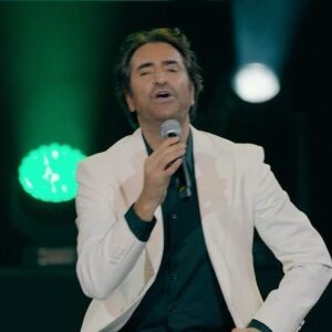 Mahsun Kırmızıgül Instagram - Türküsüz albüm, uzun havasız Mahsun olmaz.  İşte yep yeni 3 ayrı türkü sizlerle.  Tamamı ise yılbaşı gecesi Show tv’de ve gece 00:01 de digital platformlarda olacak.