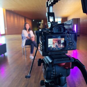 Mai Duong Kieu Instagram - TV recommandation 📺: Whether as a tough banker in the series "Bad Banks" or as a doctor in @inallerfreundschaft_official: Today @maiduongkieu is one of the most requested German film and television faces. The actress grew up in Chemnitz and now lives in Leipzig. She loves Kung Fu and theatre. 🎭 Now @mdr_mitteldeutscherrundfunk has dedicated a documentary to her. 🎥 The film was also shot at the MdbK last summer. She explains how martial arts and her father‘s training helped her to become an actress in the portrait "Im Herzen bin ich unbesiegbar" which is now available online. 🔗 Link in the story.

▪️▪️▪️▪️▪️

TV-Tipp fürs Wochenende 📺 Ob als knallharte Bankerin in der Serie "Bad Banks" oder als Ärztin bei "In aller Freundschaft": 👩‍⚕️ Mai Duong Kieu ist eine der gefragtesten deutschen Film- und Fernsehdarsteller*innen. Die Schauspielerin wuchs in Chemnitz auf und lebt heute in Leipzig. Sie liebt Kung Fu und Theater. 🎭 Jetzt hat das MDR ihr eine Doku gewidmet. 🎥 Letzten Sommer wurde auch im MdbK gedreht. Wie ihr der Kampfsport und die strenge Erziehung des Vaters geholfen haben, Schauspielerin zu werden, erklärt sie im Filmporträt "Im Herzen bin ich unbesiegbar", das nun in der Mediathek zu sehen ist. 🔗 Den Link dazu findest du in der Story.

#MdbKLeipzig #MdbK #Leipzig #MaiDuongKieu #Portrait #filmlocation #MDR #InallerFreundschaft #BadBanks #martialarts #actress

📸: MdbK, 2022 (1-3)