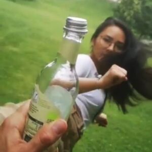 Mai Duong Kieu Instagram - Probably a little late but I had to defend my reputation as the lighting matches with nunchucks girl. Challenge accepted! Thanks @eskindir_tesfay for your friendship and motivation🙏🏼
🖤