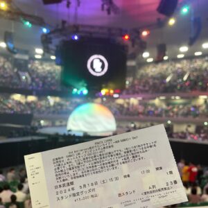 Mai Takeuchi Instagram - …

時差投稿ですが…🤫♡

ふるっぱー武道館 見学させていただきました✨
眩しいくらいきらきらした表情が忘れられないです🥹
武道館ステージならではのフォーメーションもステキだったし
曲もパフォーマンスも衣装も最高でした😌

やっぱり日本武道館っていつ行っても神聖な場所というか
特別な場所だなぁ、、、と思いました

きっといつか絶対、アイペコも🎀🫧

.
.
.

推しのるなぴはとても可愛いぴだったよぴ。
人間国宝だよぴ😌