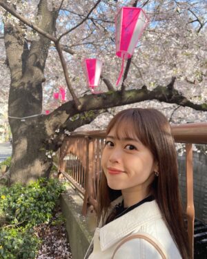 Mai Takeuchi Instagram - ...

目黒川の桜見れた🌸

ホワイトデニムのセットアップおきに👖♡

#目黒川 #桜