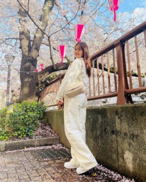 Mai Takeuchi Instagram - ...

目黒川の桜見れた🌸

ホワイトデニムのセットアップおきに👖♡

#目黒川 #桜
