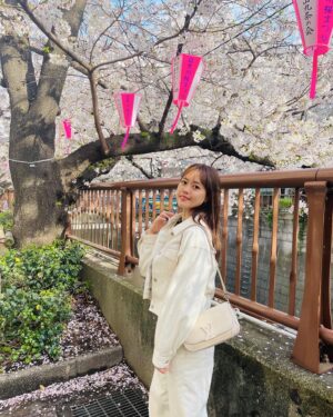Mai Takeuchi Instagram - ...

目黒川の桜見れた🌸

ホワイトデニムのセットアップおきに👖♡

#目黒川 #桜