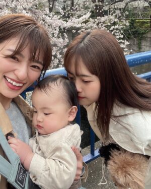 Mai Takeuchi Instagram - ...

目黒川の桜見れた🌸

ホワイトデニムのセットアップおきに👖♡

#目黒川 #桜