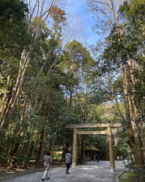 Mai Takeuchi Instagram - ...
伊勢神宮へ参拝⛩🎍

新鮮で美味しい空気たくさん吸った！
今年はなんだかとっても良い一年になる気がしている🐇
というか、良い年にするのです🌿

周りの環境に感謝はもちろん、その人たちを大切にする😌

おかげ横丁でたらふく食べた🫶🏻

.
.
.

#伊勢神宮 #おかげ横丁 #お伊勢さん #伊勢志摩
#instagood #instafashion #selfie #tbt #f4f #swag #fashion #fashionista #gravure #linogravure #被写体 #撮影 #東京 #tokyo #Japan #party #自拍 #japanesegirl #anime #cosplay
#animesong#petstagram #dogstagram #doglover #instadog #maltipoolove
@b_b_j.j @bijo_photo @_bijo.gram_