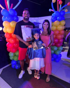 Maicon Souza Instagram - Q sua caminhada seja incrível meu amor! Formatura do primeiro ano do fundamental. 🙏🏻😍❤️