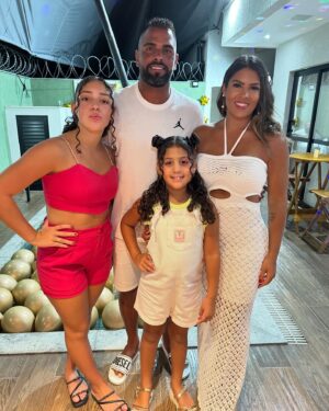 Maicon Souza Instagram - Filha, meus parabéns te desejo tudo de melhor nessa vida, q orgulho tenho de você , Deus te abençoe e dê te muita sabedoria, sempre estarei do seu lado , te amo muito !!!
15 anos da minha princesa !!!