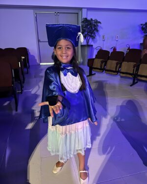 Maicon Souza Instagram - Q sua caminhada seja incrível meu amor! Formatura do primeiro ano do fundamental. 🙏🏻😍❤️