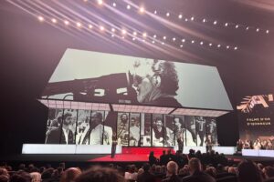 Maïmouna Doucouré Instagram - Cérémonie de clôture du Festival 💚✨
Inoubliable ! Incroyable de voir réunis ces légendes du cinéma. #francisfordcoppola #georgelucas #wimwenders 

Un grand bravo à tous les lauréats 👏
Et une pensée spéciale pour le réalisateur iranien @mohammad_rasoulof_official 🙏 (Prix Spécial du jury)

Merci à @chopard @chopardbycaroline pour ce total look 🤩

💄 @biancaby.merveille pour @lorealparis 
💇🏽‍♀️ @mahery.hair 
💅 @_lens___ 
Stylist @doli.grace  @lexclusivelofficial 
DA @madame_zou 
Agent image @orbis.media 

.
.
.
.
.
.
.

#cannes  #juryuncertainregard #uncertainregard #films #director  #cannesfilmfestival #cinema #travel  #film#photography  #cannesfrance  #fashion #festivaldecannes  #art #movie  #cannesisyours #instagood #redcarpet #redcarpetcannes #carolinecouture #2024couture  #chopardcouture #cannesfilmfestival2024 #chopard #couture
