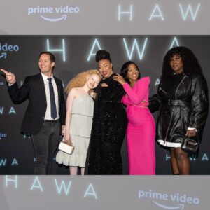 Maïmouna Doucouré Instagram - Une soirée magique, inoubliable ✨✨

Vous étiez près de 3000 personnes à découvrir notre film HAWA en avant-première, dans le plus grand cinéma d’Europe @legrandrex !
Un grand merci à vous public d’avoir répondu présent ! 🙌🙏

@sania.haa  @oumou.sang @thom_astro @yseult @titouan_gerbier et tous les acteurs du films, merci pour votre confiance et votre talent immense ! ❤️

Merci à mes techniciens artistes… Vous avez tout donné ! 😘
J’étais si fière de vous présenter votre travail lors de cette incroyable soirée ! ✨

Merci à l’équipe de production @bienoubienprod , best team ever ! 🔥

Et pour finir, un grand merci à @primevideofr , @tomadu et toute son équipe, de nous avoir offert cette soirée unique et grandiose🙏
Merci de mettre en avant des récits pluriels qui reflètent la France d’aujourd’hui. 💫 

Crédit photo : @sanktyo.raw 

#hawalefilm #hawa #primevideo #legrandrex #avantpremiere #redcarpet #photocall #film