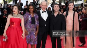 Maïmouna Doucouré Instagram - Remise des Prix Un certain Regard 🏆
Bravo à tous ces incroyables talents ! 

Mention spéciale
NORAH
de Tawfik Alzaidi ler film

Prix de la Jeunesse
VINGT DIEUX de Louise Courvoisier
1er film

Meilleure Actrice
ANASUYA SENGUPTA dans The Shameless 

Meilleur Acteur
ABOU SANGARÉ dans L’Histoire de Souleymane

Meilleure Réalisation ex aequo
ROBERTO MINERVINI
pour Les Damnés
RUNGANO NYONI 
pour On Becoming a Guinea Fowl

Prix du Jury
L’HISTOIRE DE SOULEYMANE de Boris Lojkine

Prix Un Certain Regard
BLACK DOG de Guan Hu

MERCI @chanelofficial pour ce total look 💕🙏
. 
.
. 

#cannes  #juryuncertainregard #uncertainregard #films #director  #cannesfilmfestival #paris #cinema #travel  #film #love #southoffrance #photography  #cannesfrance  #fashion #festivaldecannes  #art #movie  #cannesisyours #instagood #lifestyle #redcarpet #redcarpetcannes
