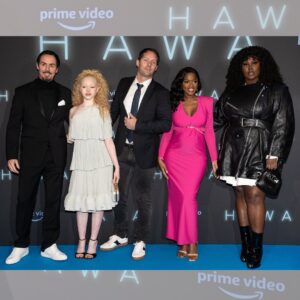 Maïmouna Doucouré Instagram - Une soirée magique, inoubliable ✨✨

Vous étiez près de 3000 personnes à découvrir notre film HAWA en avant-première, dans le plus grand cinéma d’Europe @legrandrex !
Un grand merci à vous public d’avoir répondu présent ! 🙌🙏

@sania.haa  @oumou.sang @thom_astro @yseult @titouan_gerbier et tous les acteurs du films, merci pour votre confiance et votre talent immense ! ❤️

Merci à mes techniciens artistes… Vous avez tout donné ! 😘
J’étais si fière de vous présenter votre travail lors de cette incroyable soirée ! ✨

Merci à l’équipe de production @bienoubienprod , best team ever ! 🔥

Et pour finir, un grand merci à @primevideofr , @tomadu et toute son équipe, de nous avoir offert cette soirée unique et grandiose🙏
Merci de mettre en avant des récits pluriels qui reflètent la France d’aujourd’hui. 💫 

Crédit photo : @sanktyo.raw 

#hawalefilm #hawa #primevideo #legrandrex #avantpremiere #redcarpet #photocall #film