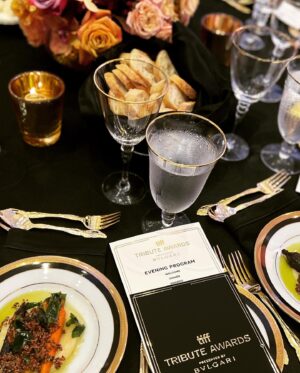 Maïmouna Doucouré Instagram - Quelle soirée !!!
Avec Sania, je crois qu’on s’en souviendra longtemps ✨🥰🎉
On a été invitées à une soirée d’exception, les Tribute Awards x @bulgari ! 🤩

On y a rencontré des talents incroyables comme @thuso.mbedu (l’actrice de The Underground Railraod et Woman King) et tant d’autres…
Également une très belle découverte, cet artiste poète/chanteur à la voix hypnotique @mustafathepoet…🙏

Merci à @nicolasbessonofficial pour cette sublime robe.🙏😘
Ainsi qu’à ma styliste @doli.grace @lexclusivelofficial ❤️

Make up by me 😉
Hair @haircutee__ 
 @sophie.hsin 

Pour Sania total look @lanvin 
Make up & hair @sophie.hsin 

#tiff2022 #hawafilm #director #actress #redcarpet #gala #cinema #film #hawathefilm