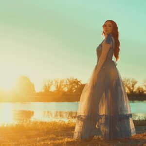 Maisy Kay Instagram - If you can run through a field at sunset wearing a ball gown, you should run through a field at sunset wearing a ball gown!! 🌅🌅 #newmusic #singersongwriter #independentmusician #songofthesummer