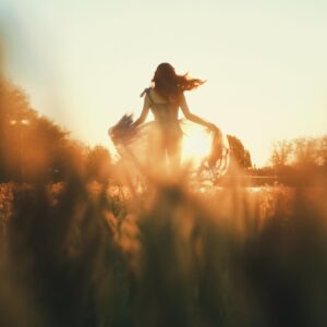 Maisy Kay Instagram - If you can run through a field at sunset wearing a ball gown, you should run through a field at sunset wearing a ball gown!! 🌅🌅 #newmusic #singersongwriter #independentmusician #songofthesummer