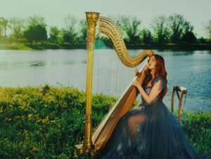 Maisy Kay Instagram - Did you know I can play the harp?? Me neither… 🙈🙈 #newmusic #popmusic #indiepop #singersongwriter #independentmusician