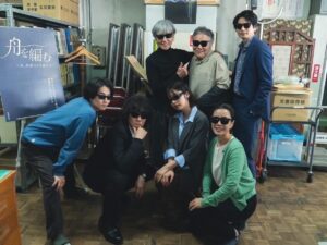 Makiko Watanabe Instagram - NHK BSプレミアムドラマ
「舟を編む 〜私、辞書つくります〜」
無事に最終回を迎えました。

ご一緒させていただいた皆様や
ご覧いただいてきた方々に感謝申し上げます。

そこでどう立っていられるのか、けっこう悩みや迷いもありました。
優しいカンパニーに迎えられていたことを実感しています。本当にありがとうございました。

改めて、
エラちゃん、洋次郎さん、ありがとう。
おーちゃん、岩松さん、いつも楽しかったです。子供の頃から映画やテレビ、舞台で活躍する俳優になりたかった私。まさか柴田さんとご一緒できる日が来るなんて思っていませんでした。「ナベちゃんて」と呼ばれた時に「マジか私の未来！」となりました。たくさんお話をしていただき、とても嬉しかったです。

いつだって集合と解散。
この度も明日につながる解散となったように、私は思っています。

再放送や、配信も続いていきます。
まだ見てないなって方がいらっしゃいましたら、ぜひね、みてくださいね。