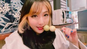 Makoto Instagram - お団子屋さんのお団子のおいしさに感動
そのへんで食べるものとはやっぱり違いますね！！🍡