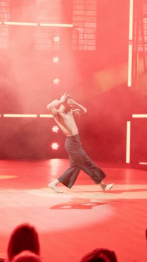 Maksim Chmerkovskiy Instagram - Braylon showed 🆙 and showed out for his contemporary solo to fight for his spot in the next round ❤️‍🔥 #SYTYCD