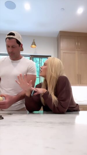 Maksim Chmerkovskiy Instagram - The Truth or The Husband Answer…. 🤷🏼‍♀️

Which one do you want ladies??? 

#husbandandwife #momlife #comedy #funnyvideos #7monthspregnant #thetruth 💅🏼