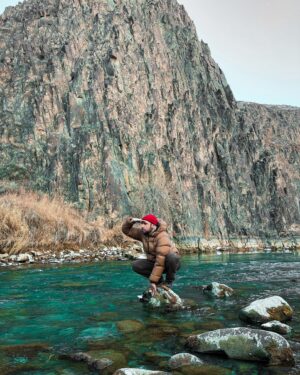 Maksim Golopolosov Instagram - В прошлый раз до реки не ходили.
В этот раз сходили 🏞️