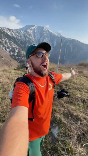 Maksim Golopolosov Instagram - МОХНАТКА АЛМАТЫ ⛰ 🇰🇿 [Moran Days Mobile]
Новый экспериментальный формат.
Тот же Moran Day, только короткий. В связи с чем, достаточно простой и быстрый в производстве.
Поэтому события, присходящие в этом Моран дне, максимально актуальны.
В этом видео мы покоряем нашу первую горную вершину в окрестностях г. Алматы - Мохнатку.