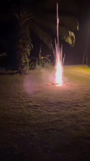 Maksim Golopolosov Instagram - БЕЗОПАСНЫЙ ФЕЙЕРВЕРК 🎆 
#100500 #обзор #фейерверк #безопасность