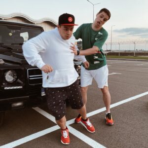 Maksim Starosvitskiy Instagram - Садись - прокачу 🏎