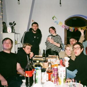 Maksim Starosvitskiy Instagram - ИСТОРИЯ ДЛИНОЮ В 9 ЛЕТ

После начала полномасштабнойвойны в Украние, деятельность канала стала невозможна. 
Наши ролики требовали больших ресурсов, локации, актеры, техника, большое количество людей за кадром и еще много мелких деталей. 
Первых 6 месяцев войны, у меня была финансовая возможность содержать команду. Но август месяц стал уже критическим и пришлось разойтись с некоторыми ребятами, так как мы уже не вывозили.
Это решение было принять очень тяжело, так как с ними мы работали уже очень и очень давно, но других выходов у нас не было.

На протяжении всего этого времени, мы держали офис, в надежде какого-то возобновления деятельности, но в этом месяце уже не смогли удержать и его.
Этот офис был чем-то большим чем просто офис. В нем придумалось более 100 видео. В нем ушло два участника команды, в нем пришли новые участники, в нем мы апнули долгожданные 4 млн подписчиков, в нем мы встретили коронавирус и войну. И сейчас с ним приходится прощаться. Морально принять это решение было очень сложно, это был реально мой второй дом. В том году, я там находился по 17-20 часов в день, а бывало даже неделями там ночевал. 
Теперь канал остался совершенно без ничего, но все трудности нам даны для того, чтоб их преодалевать и каждая трудность должна быть новой точкой роста. 

Мне очень тяжело с вами делиться такими не радостаными новостями, но поделиться с вами этим я обязан.

Огромное спасибо всем, кто до сих пор пересматривает ролики, это безумно приятно. Значит мы все делали правильно и ролики действительно актуальны долгое время. 

В общем, мы вернемся еще сильнее и будем благодарны вашей поддержке!) Вы - лучшие) ФОТО ОТ 22.02.2022