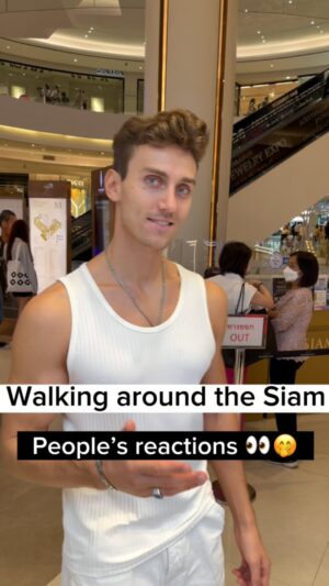 Maksim Zvonov Instagram - After work, everyone is gloomy😟 and angry 😡
-
#walkingdownthestreet #peoplesreactions #reactions #paparazzi #reactionvideo #viralvideos #bangkok #malemodel