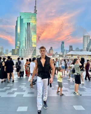 Maksim Zvonov Instagram - Evening walk around ICONSIAM

#iconsiam #thailand🇹🇭 #bangkok🇹🇭 #walkingdownthestreet #nightbangkok #malemodel #bangkokmodel #sreetstyle