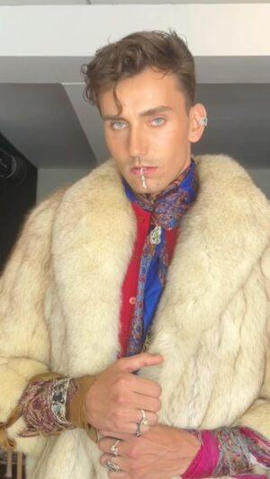 Maksim Zvonov Instagram - This time it turned out to be something new 🤓
Do you like my photo style? ☺️
.
.
.
.
#bangkok🇹🇭 #modelbangkok #thailand🇹🇭 #video #reaction #menstylefashion #malemodel #fashionstyle