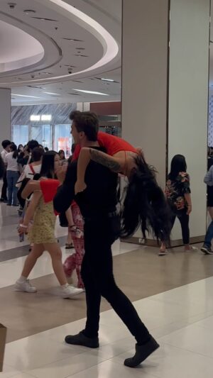 Maksim Zvonov Instagram - She said : Be my lover 🫶 I don’t think about anything much! I took her to my place 😏
-
-
-
#walkingdownthestreet #peoplesreactions #reactions #paparazzi #reactionvideo #viralvideos #Bangkok #centralworld #siamparagon #centralembassy