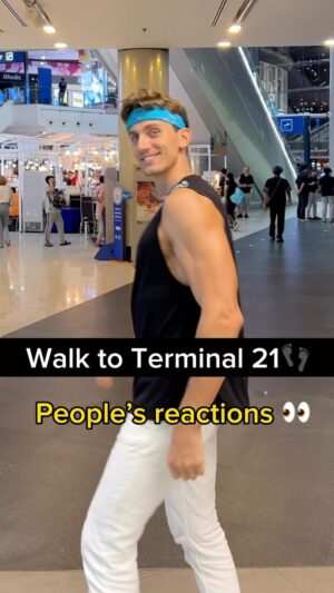 Maksim Zvonov Instagram - Thailand is a place where not only girls, but also guys look at you 👀
-
-
-
-
#terminal21 #peoplesreactions #bangkok #bangkok🇹🇭 #funnyvideo #lookatme
