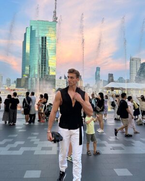 Maksim Zvonov Instagram - Evening walk around ICONSIAM

#iconsiam #thailand🇹🇭 #bangkok🇹🇭 #walkingdownthestreet #nightbangkok #malemodel #bangkokmodel #sreetstyle