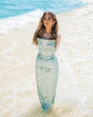 Malak Ahmed Zaher Instagram - "I don't know about you but I'm feeling 22" held up 22 years to put this song 😅
Couldn’t find better pictures cause as you can see it’s by the sea!!!! 🧜‍♀️🩵💙☀️

My amazing team✨: 

Creative / art director @mennakotbb 
Photographer : @kareem.muhamed 
Director&DOP: @ziad.raslan 
Videography: @alynegmm @_thefilmmakers 
Stylist : @mennakotbb 
Designer : @tayacouture 
Jewelry : @iramjewelry_ 
Makeup artist : @makeupbysalmash 
Hair dresser : @alfredandmina @alfredmakram 
Locations : @stregisnewcapital