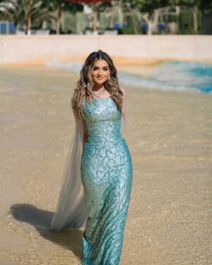 Malak Ahmed Zaher Instagram - "I don't know about you but I'm feeling 22" held up 22 years to put this song 😅
Couldn’t find better pictures cause as you can see it’s by the sea!!!! 🧜‍♀️🩵💙☀️

My amazing team✨: 

Creative / art director @mennakotbb 
Photographer : @kareem.muhamed 
Director&DOP: @ziad.raslan 
Videography: @alynegmm @_thefilmmakers 
Stylist : @mennakotbb 
Designer : @tayacouture 
Jewelry : @iramjewelry_ 
Makeup artist : @makeupbysalmash 
Hair dresser : @alfredandmina @alfredmakram 
Locations : @stregisnewcapital