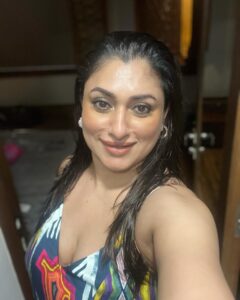 Actress Malavika HD Instagram Photos and Wallpapers June 2024