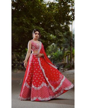 Malavika Satheesan Instagram - 💋✨

#lehenga #redlove #pictureoftheday #instalove #instahub #instadaily #instagram #instabride