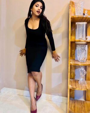 Malavika Satheesan Instagram - 🖤
Pc : @rekhasatheesan01 ❤️
.
.
.
.
.
.
.
.
#instagram #instadaily #instagood #black #blackdress #instahub #instalike #instagood #explore #explorepage #fyp #instapic #bodycon