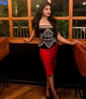 Malavika Satheesan Instagram - Be bright✨
Be happy❣️
Be you 🥰

#instagram #instagood #insta #pictureoftheday #picoftheday #redlove #sunburnhyderabad #instalove #explorepage #explore #featured #malavikasatheesan