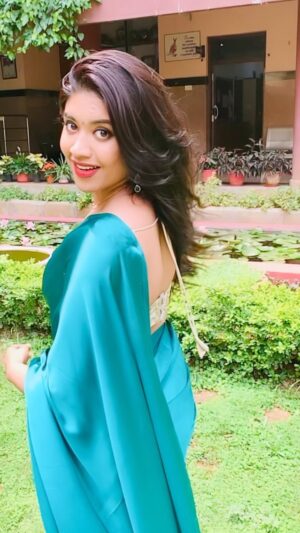 Malavika Satheesan Instagram - Farewell 2k22💗
Vc : @cbhavana_01 
#reels #instagram #trending #instadaily #love #sareelove #saree #viral #instagood #explorepage #reelitfeelit #reel #reelskarofeelkaro #instagramreels #explore #instalove #bolejokoyalbagome