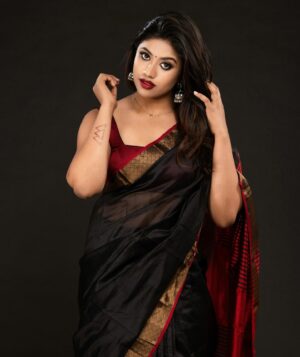 Malavika Satheesan Instagram - Laal ishq ❤️

PC : @raahuljnanadev 

#laalishq #saree