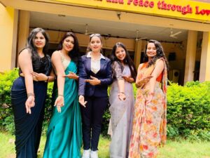 Malavika Satheesan Instagram - I don’t think I would have survived college without my baby girls ❤️✨