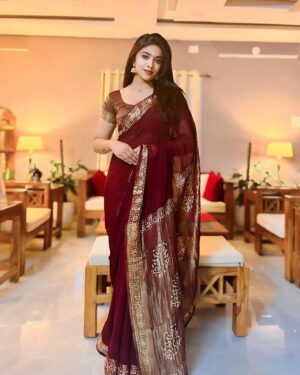 Malavika Satheesan Instagram - Mumma ka saree ❤️❤️

#saree #pictureoftheday #insta #love #instagram #instadaily #instagram #instamood