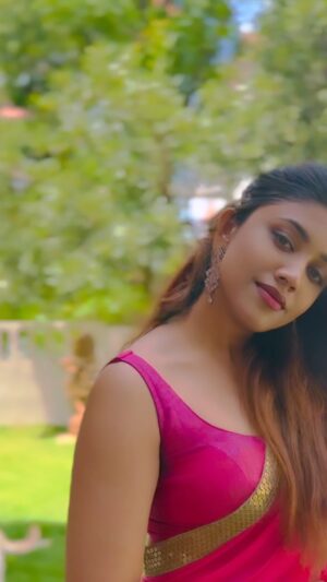 Malavika Satheesan Instagram - This song will always be my fav ✨🥹

#annulmaelae #varnamayiram #tamilsongs #instareels #reelsindia