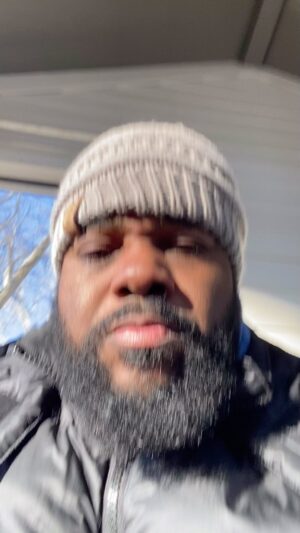 Malcolm-Jamal Warner Instagram - Taking a gratitude walk at 8:30am in 14 degree weather. Sheesh Louweezus! My fingers were in bad shape bc I forgot gloves and hand warmers! Taking yourself out of your comfort zone is good practice! The blood has finally come back to my fingers and I can type. No Valentines Day plans yet? I’ve got a great suggestion in this post…🙏🏿❤️🤎💚😜🤪🔥🔥🔥 #stjameslive #Valentinesday2024 #malcolmjamalwarner #malcolmjamalwarnersmileslong