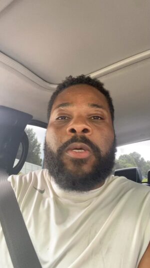 Malcolm-Jamal Warner Instagram - “Shoot for the moon, even if you miss you’ll land amongst the stars….” Don’t be discouraged, but be inspired by what you think you can’t do. #gratitudeabounds 🙏🏿❤️✊🏿🧡🤘🏿🤎🔥