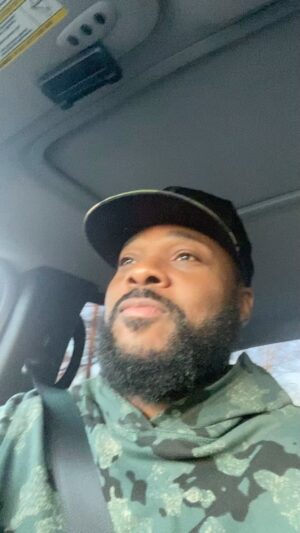 Malcolm-Jamal Warner Instagram - Happy ❤️❤️❤️🤎🤎🤎 Day! Another Gratitude post. As you know, I lead my day with gratitude. Please, during this Valentine’s week, love. But most importantly, love yourself. At the end of the video I mention if you don’t have a romantic love in your life, to love yourself. Fuck that, I also should have said that even if you do have a romantic love in your life to still love yourself! You know how on the plane, in the case of an emergency if the oxygen masks pop down you are instructed to put your mask on first before helping someone else? It’s the same with self love. We can’t be good for anyone else if we don’t fully love ourselves-brokenness, faults, and all. And don’t get it twisted, loving ourselves does not mean excusing the things we know we need to work. Loving ourselves is not beating ourselves up as we love ourselves enough to do the actual self work. Celebrate love. Celebrate you. I celebrate and I love all of you for loving and celebrating me. 🙏🏿🙏🏿🙏🏿🤎🤎🤎🤎❤️❤️❤️✊🏿✊🏿✊🏿🙌🏿🙌🏿🙌🏿🥰🥰🥰